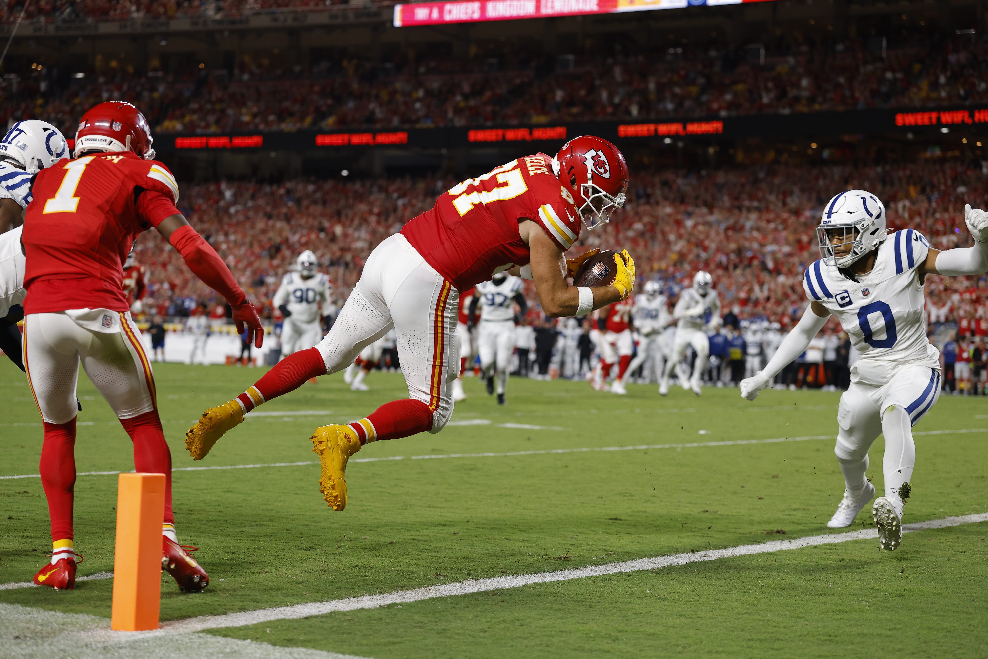 KANSAS CITY, MISSOURI - SEPTEMBER 20: Travis Kelce #87 of the Kansas City Chiefs scores a touchdown during the first quarter against the Indianapolis Colts at Arrowhead Stadium on September 20, 2026 in Kansas City, Missouri. (Photo by David Eulitt/Getty Images)
