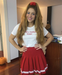 Shakira as a cheerleader 📣 