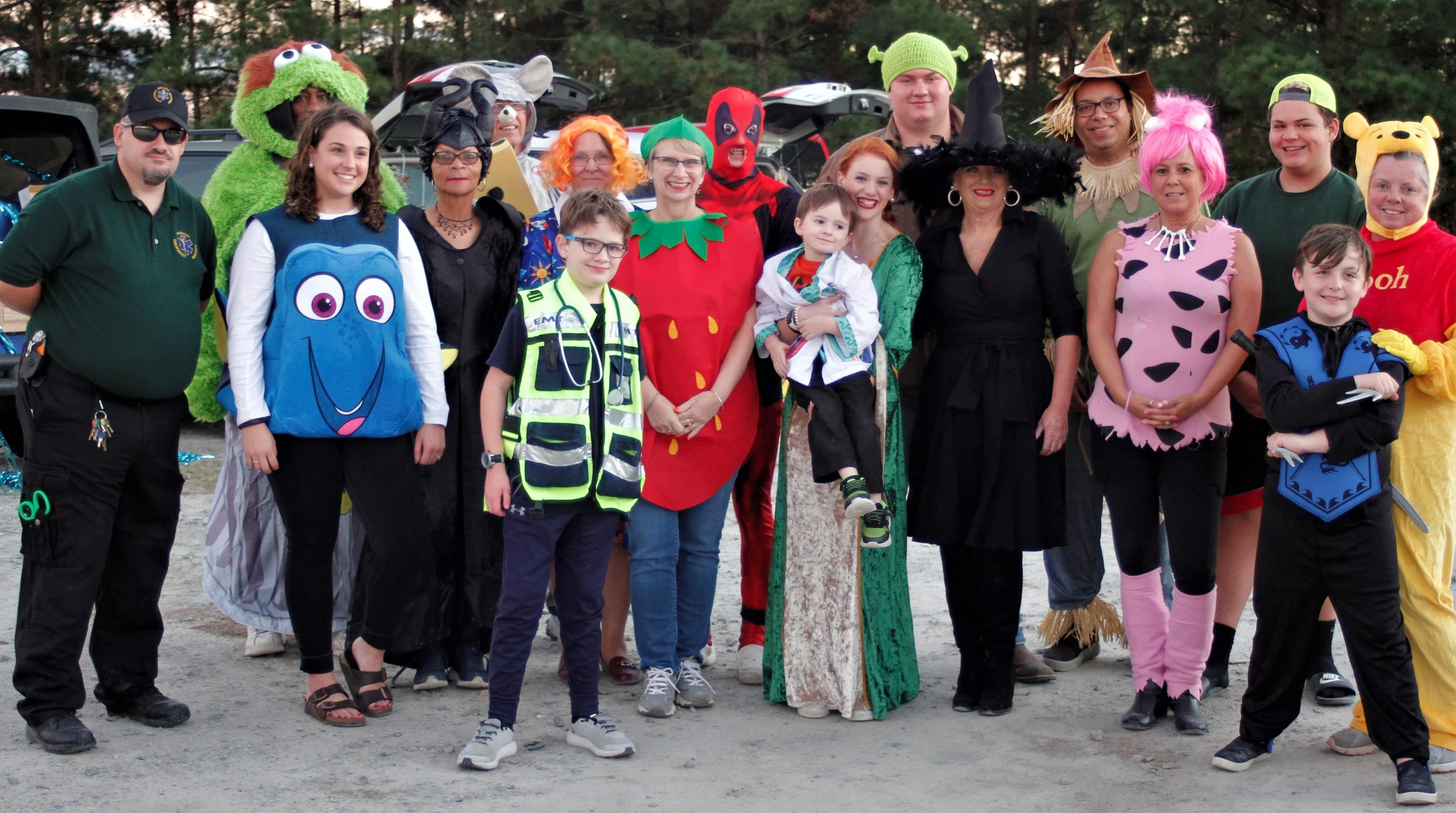 _MG_0111-0111 trunk of treat