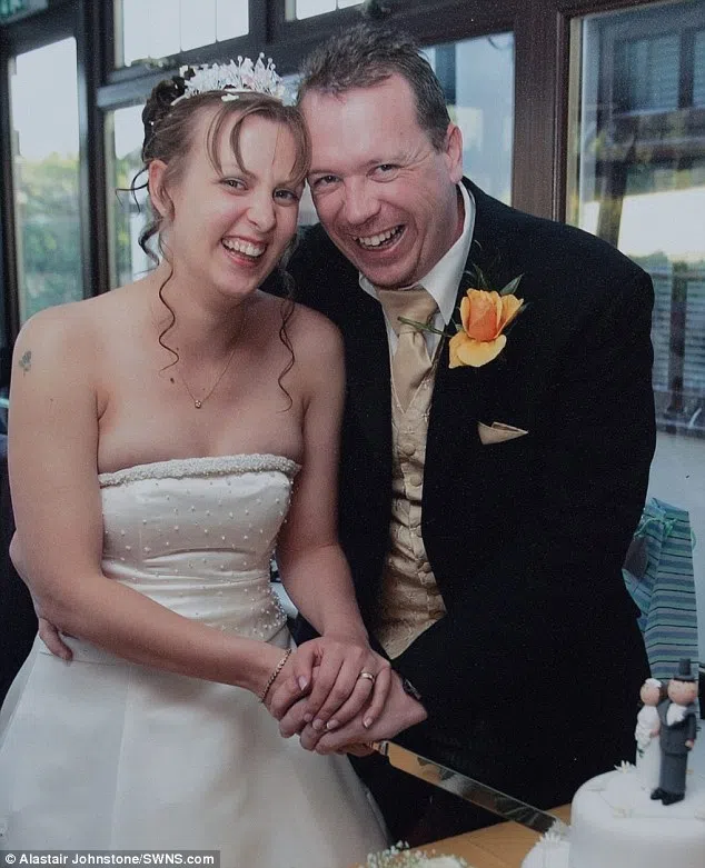 Liz no tenía idea de que su marido estaba viendo a otra mujer y cree que su matrimonio estaba todavía va fuerte