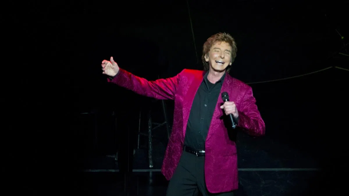 Health First: Barry Manilow Postpones Arena Tour Amid Lung Cancer Recovery