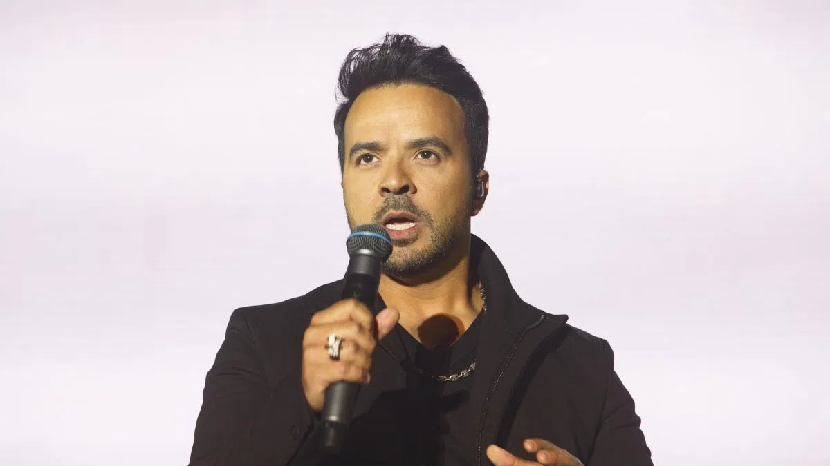 A Winning Collab: Luis Fonsi and Feid Find Success with New Single 'Cambiaré'