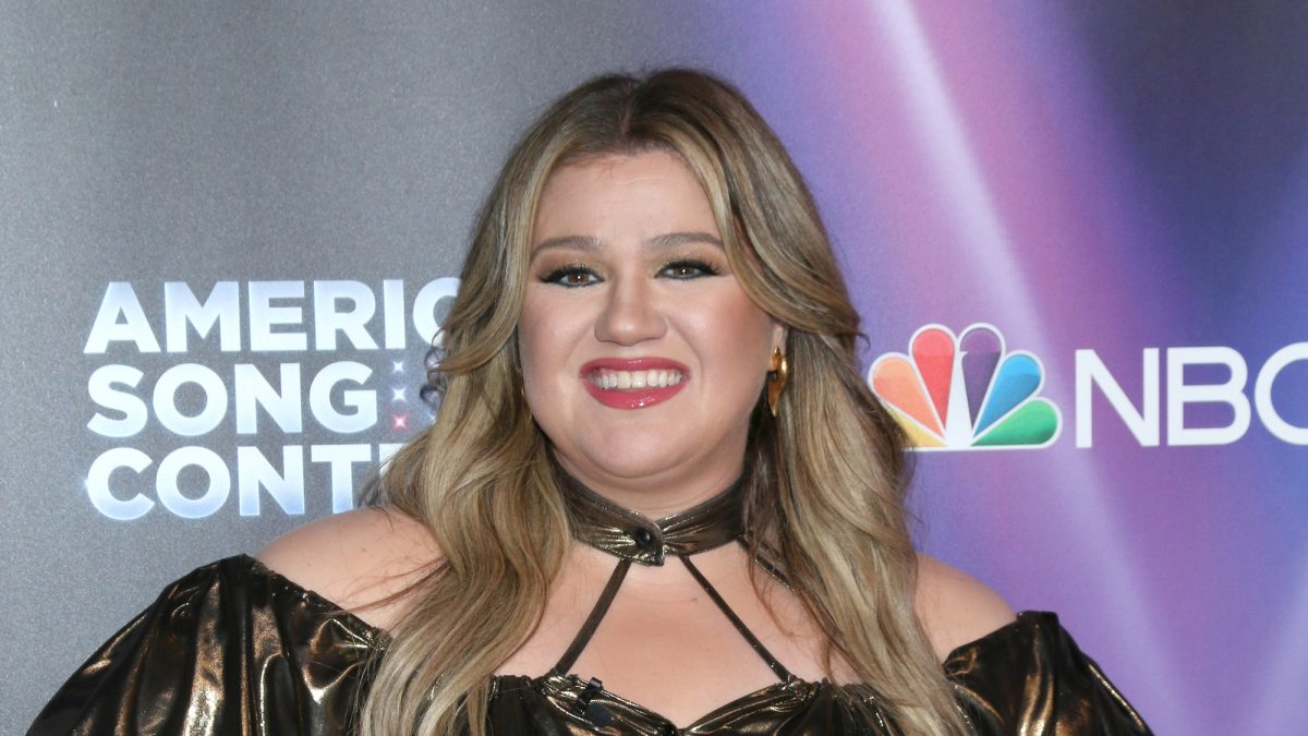 Kelly Clarkson Recalls Dolly Parton Support After Her Divorce Was Finalized
