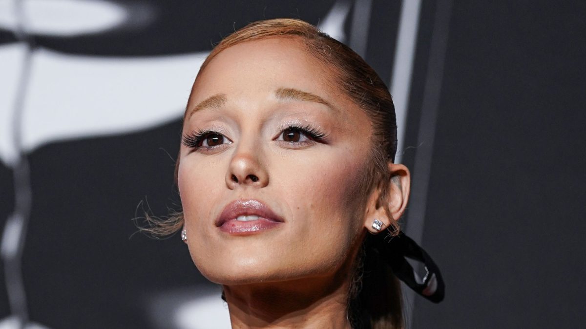 Ariana Grande Announces Death of 17-Year-Old Dog Coco
