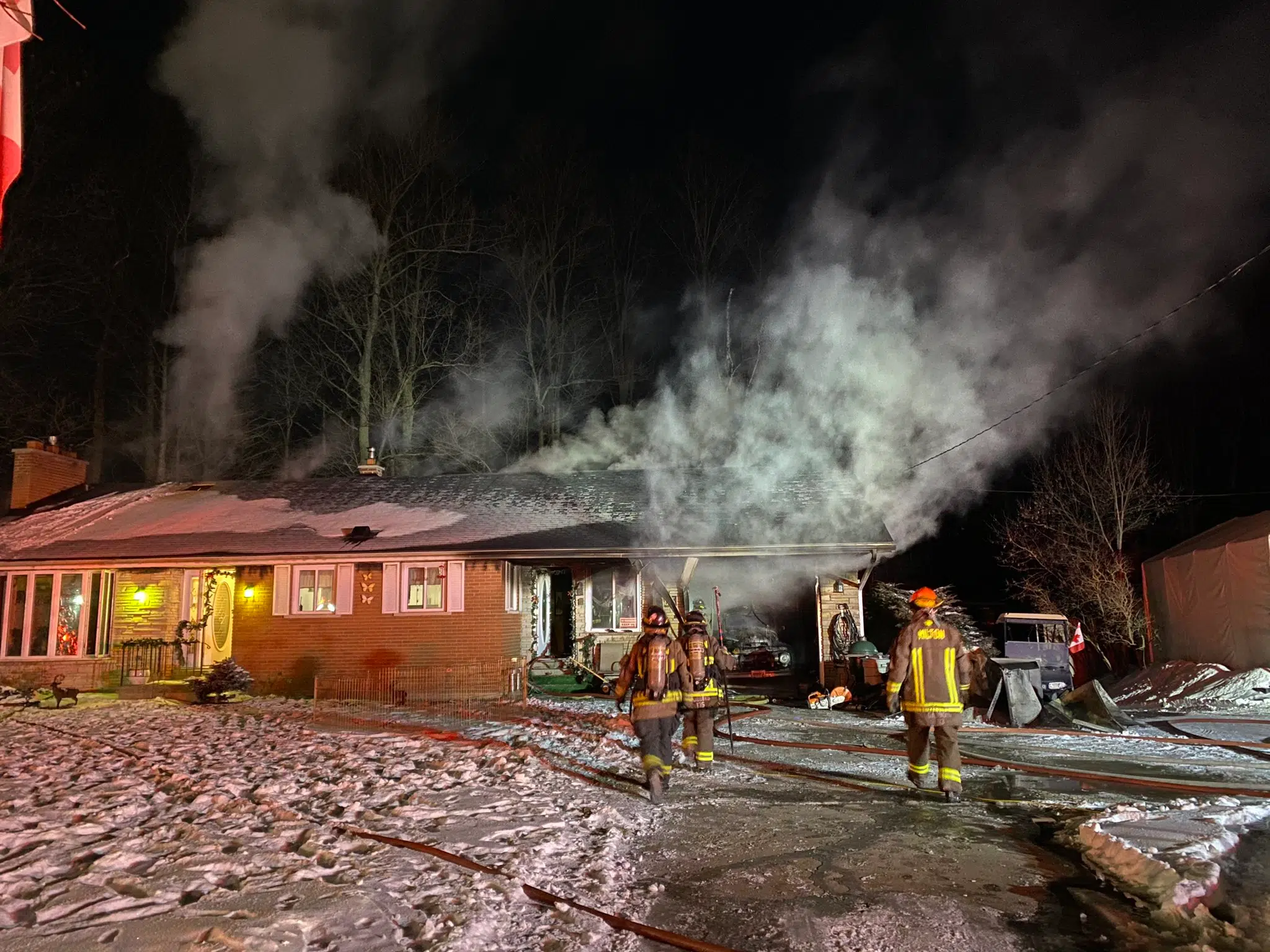 Smoke alarm saves residents in Milton house fire