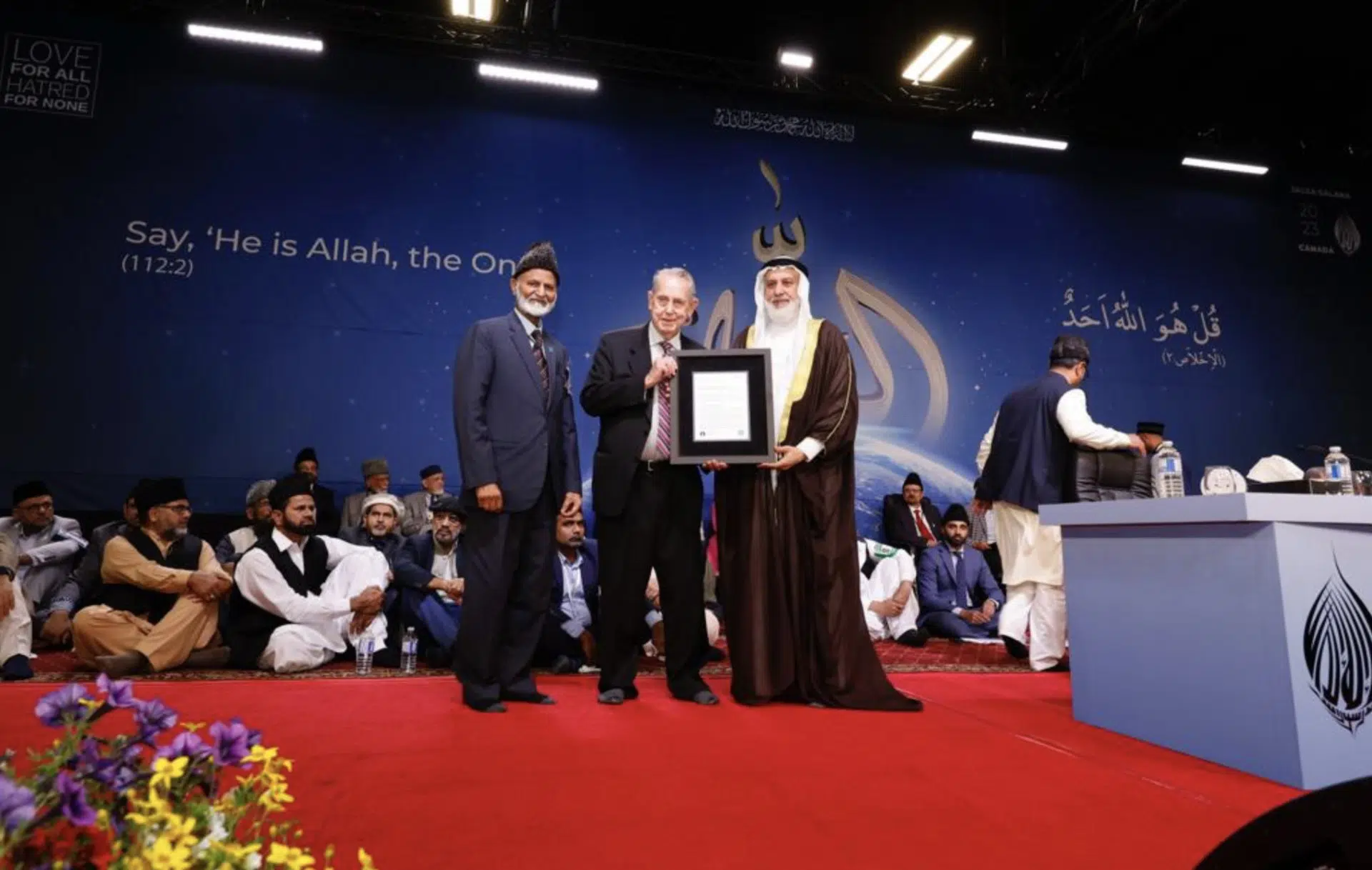 'Dedication': Milton Mayor receives award at largest Muslim convention in Canada