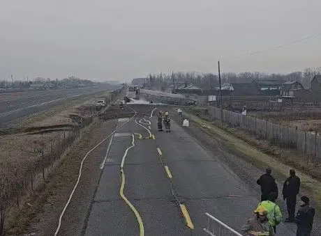 Avoid this stretch of QEW following truck rollover