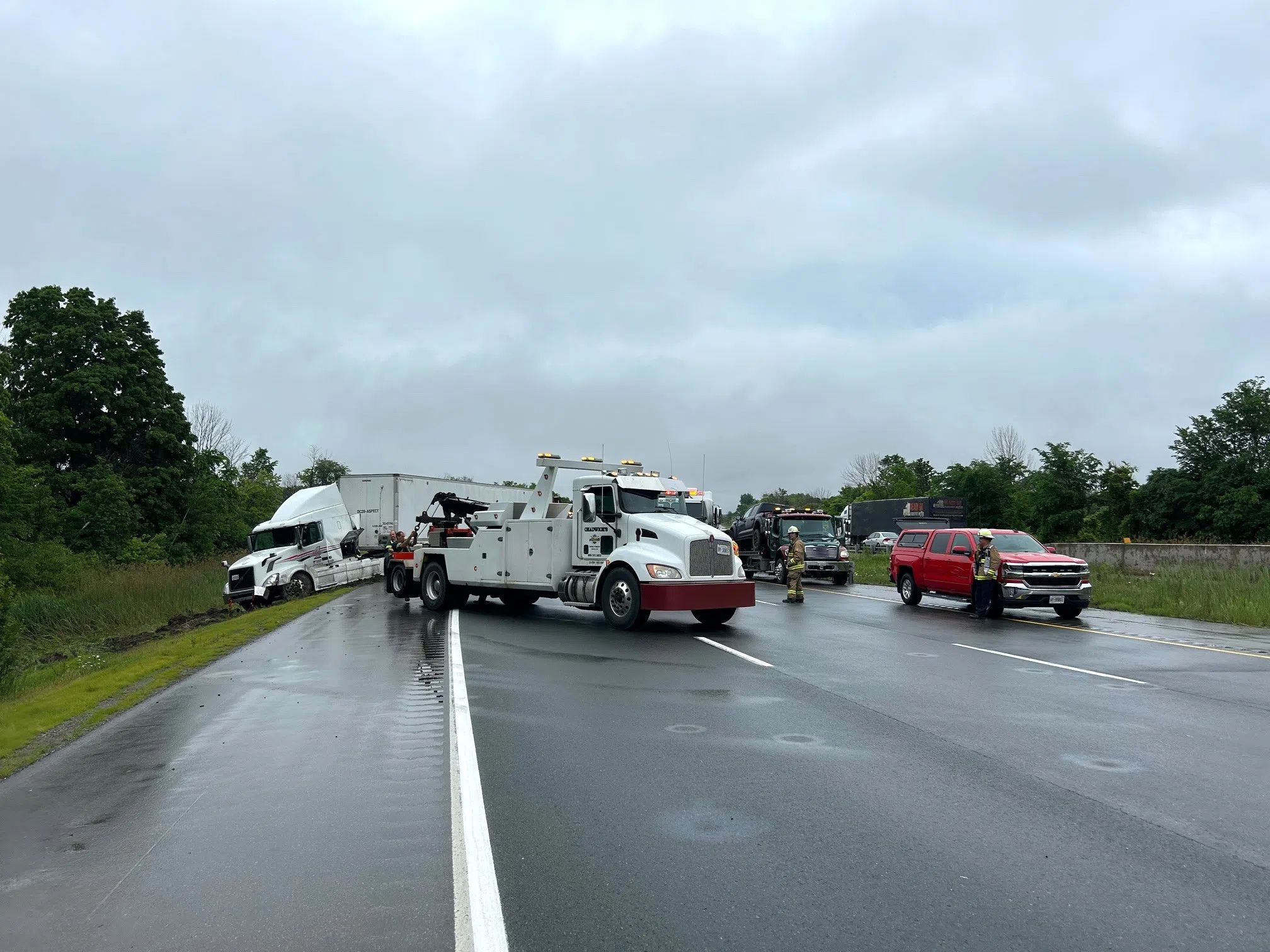 UPDATE: No injuries: Hwy. 401 in Cobourg reopening after 3-vehicle ...