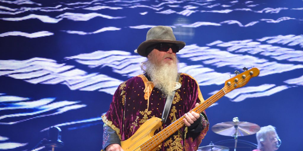 Dusty Hill Stuff Up For Auction - Vimarsana News