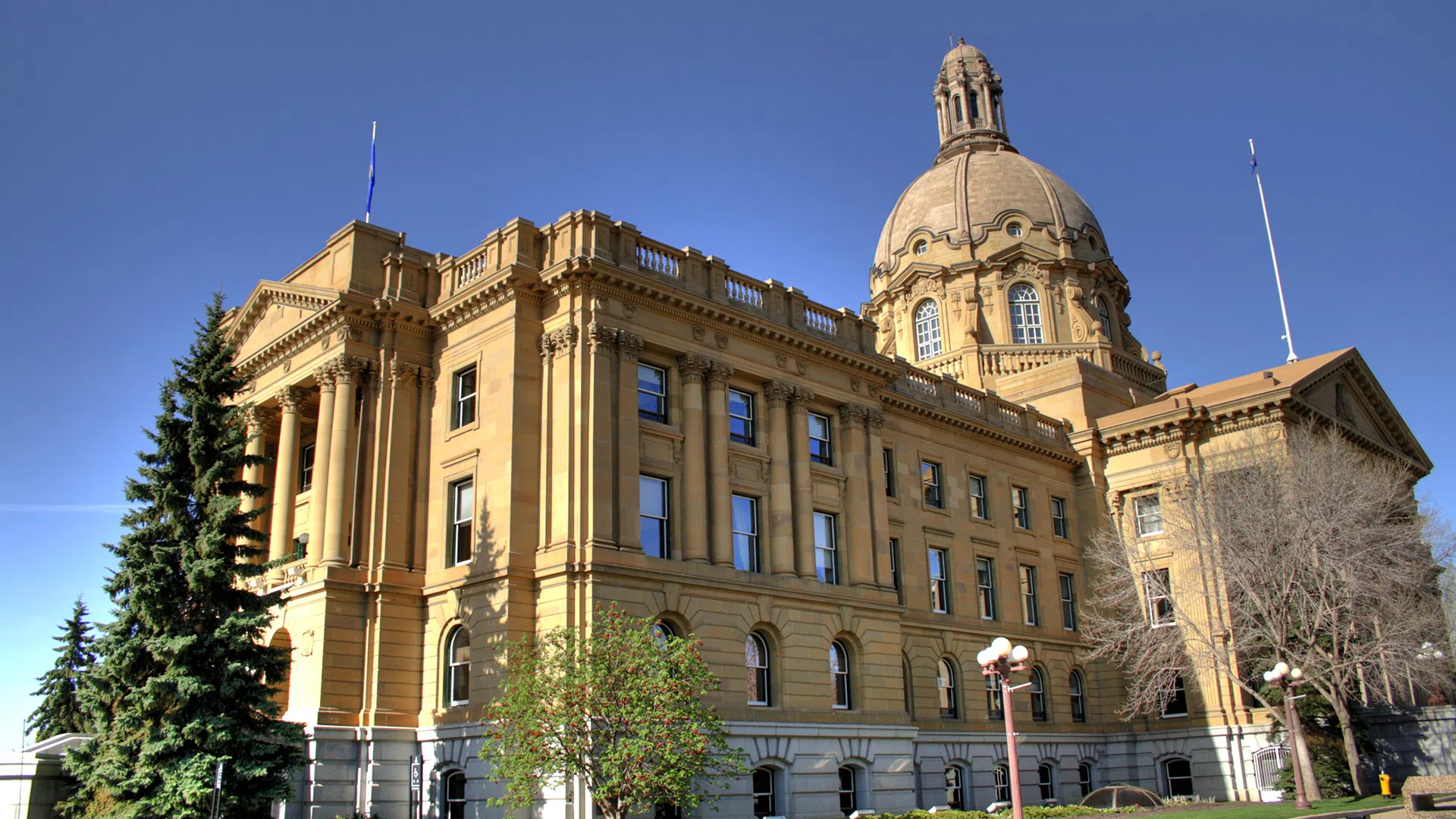 Calgary Chamber of Commerce pushes province to to eliminate small business tax