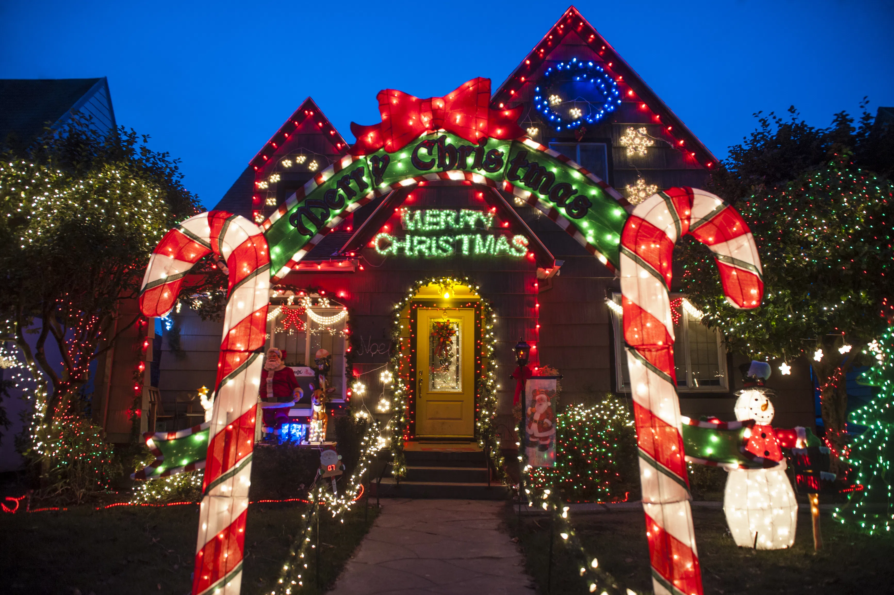 Which House In Nanaimo Has The Best Christmas Decorations?