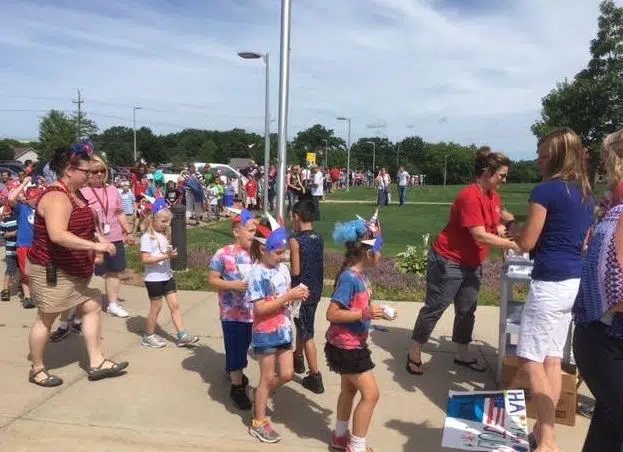 Shawano Kids Kick Off Fourth Of July With School Parade