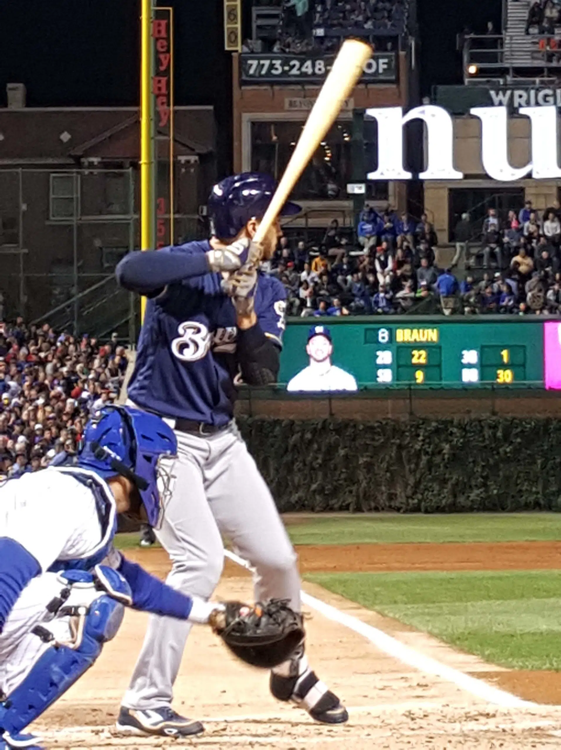 Brewers grab series opener from Cubs 