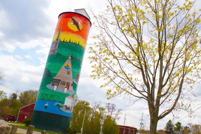 Wolf River Art League to Repaint Historic Silo Mural at Stevenson Park