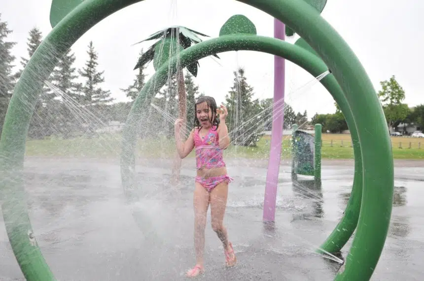 City to keep Regent Outdoor Pool, spray pads open longer