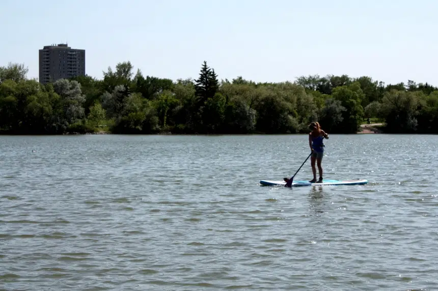 Regina residents try to beat the heat this summer