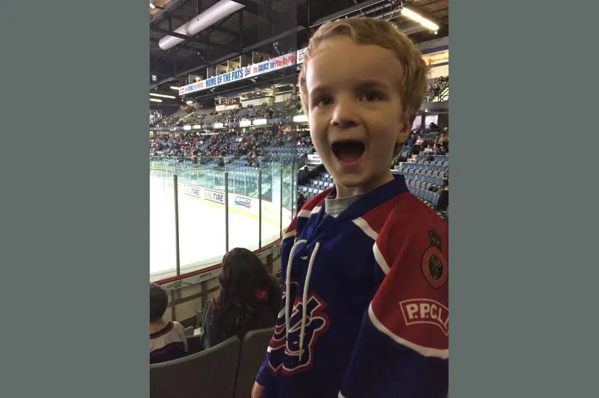 ‘I would fall all the time’ Pats' Sam Steel encourages 3-year-old fan to keep skating