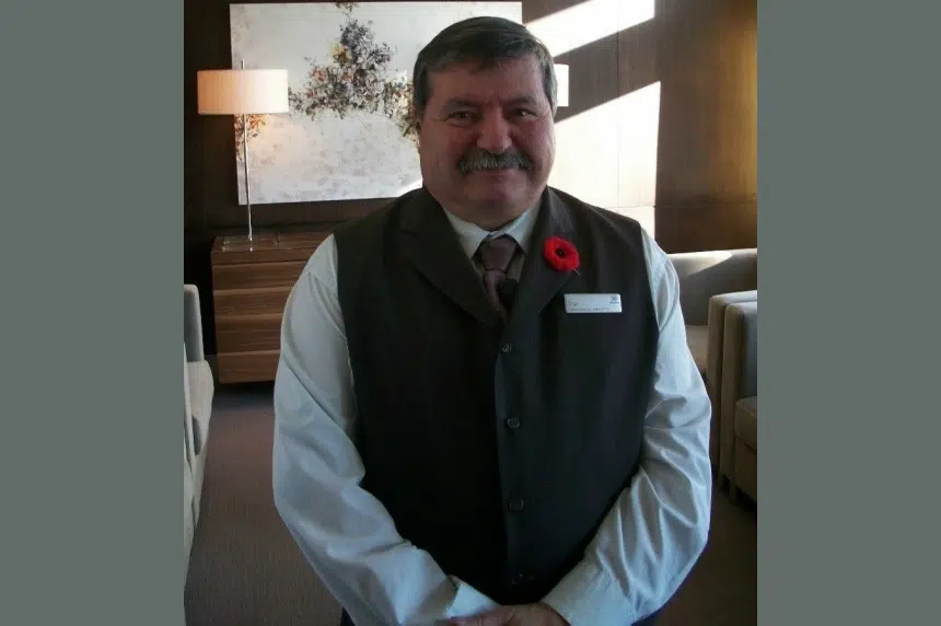Saskatoon bellhop wins Canadian Tourism Employee of the Year Award