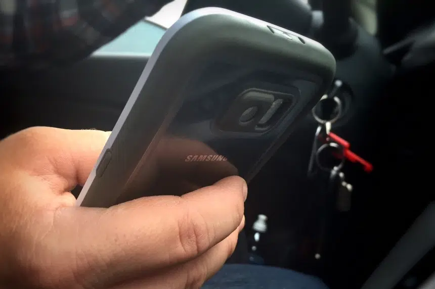 Drivers using cellphones a ‘problem:’ Regina police chief