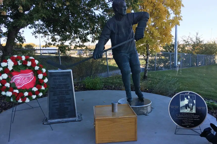 Gordie Howe's ashes laid to rest outside SaskTel Centre