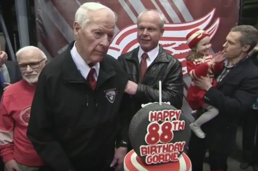 Detroit hockey fans sing Happy Birthday to Gordie Howe