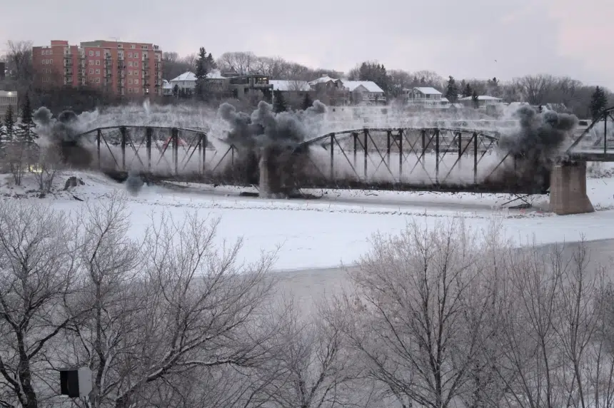 VIDEO: Thousands attend Saskatoon Traffic Bridge demolition
