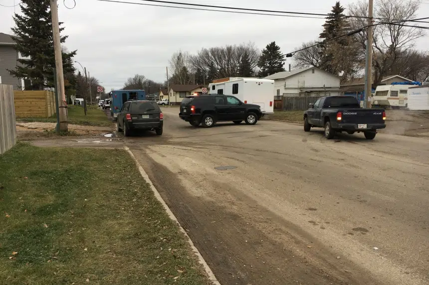 Saskatoon police block off streets in  Mayfair to search home