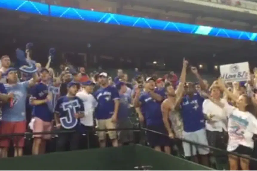 Rowdy Jays fans belt out 'Oh Canada' after Game 4 win
