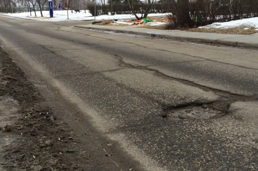 Regina crews ready to switch from pothole patching back to snow clearing