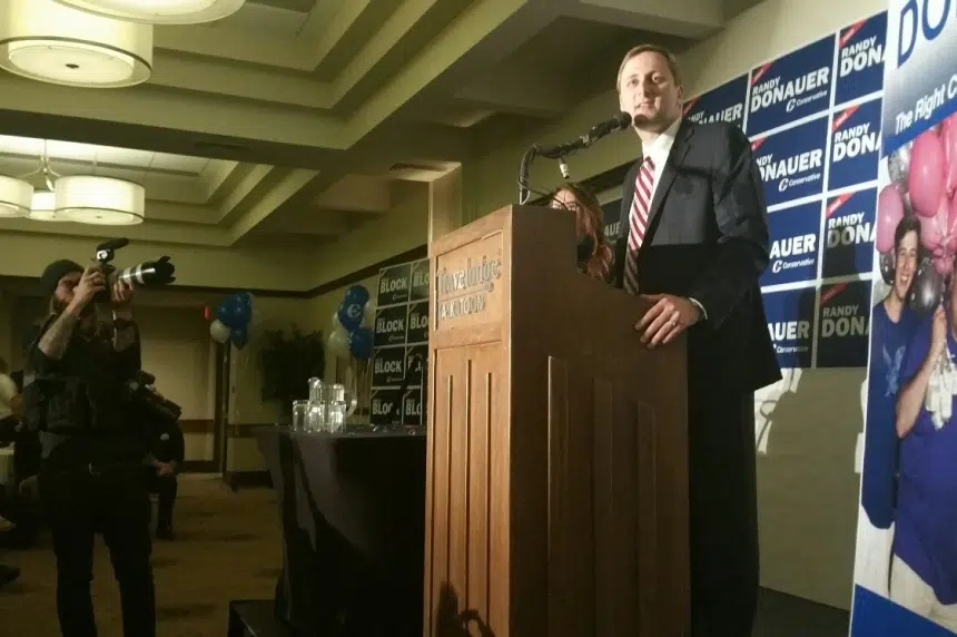 Conservative supporters celebrate local wins, commiserate over national loss in Saskatoon