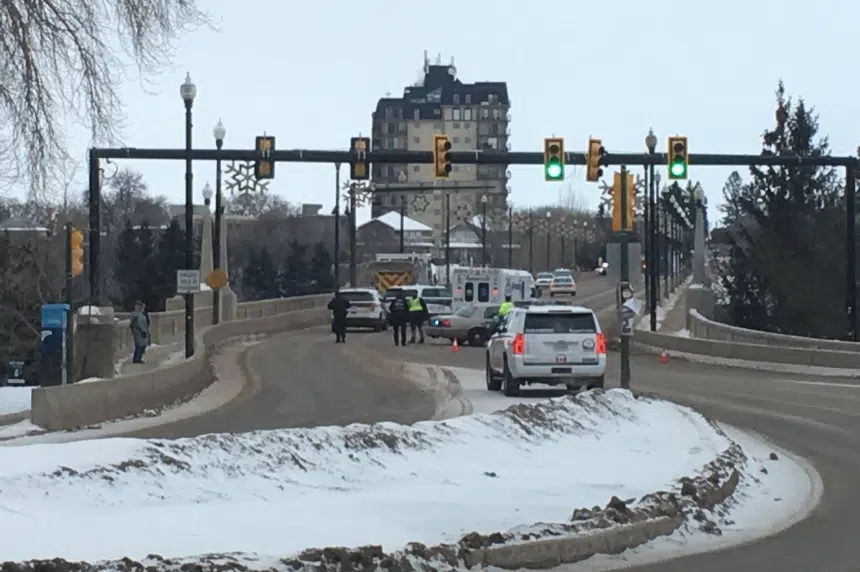 Saskatoon man safe, traffic normal following Broadway Bridge incident