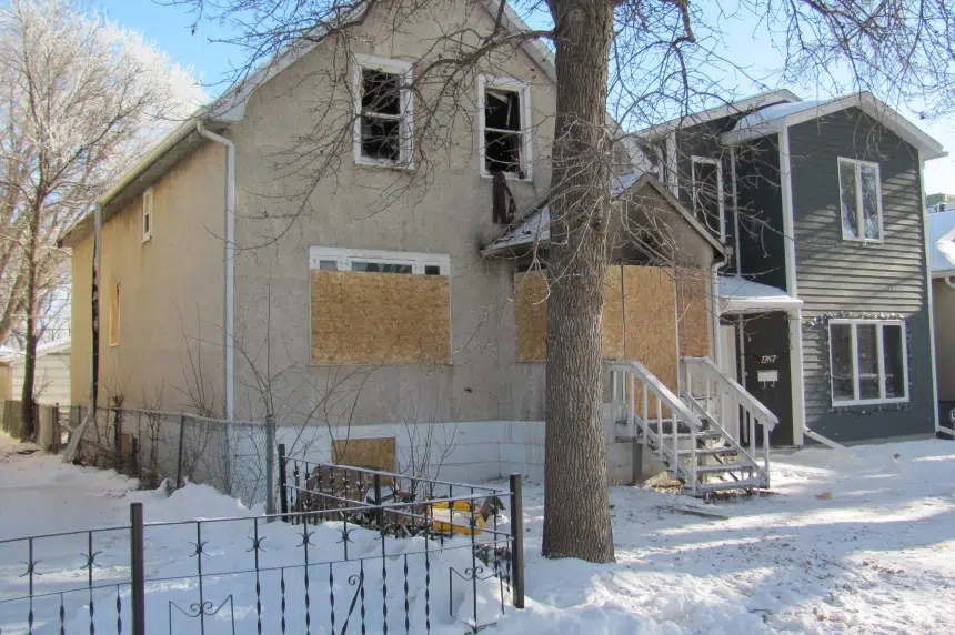 Close call for Regina firefighter during 2nd fire at vacant house