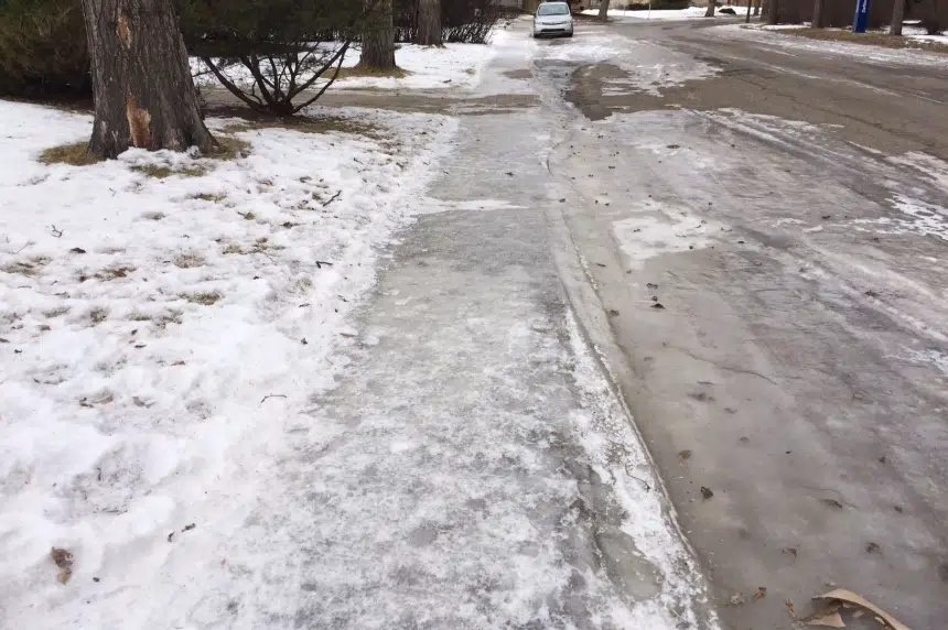 Regina's sidewalk clearing bylaw set to take effect