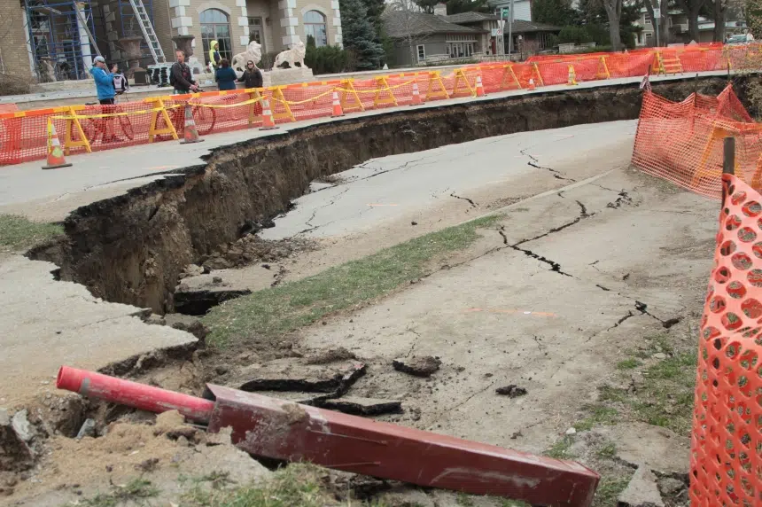 Slumping Sask. Crescent no risk to residents: city