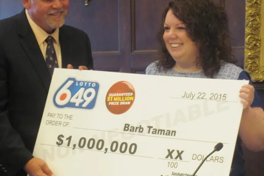 Moose Jaw woman wins $1 million in Lotto 6/49