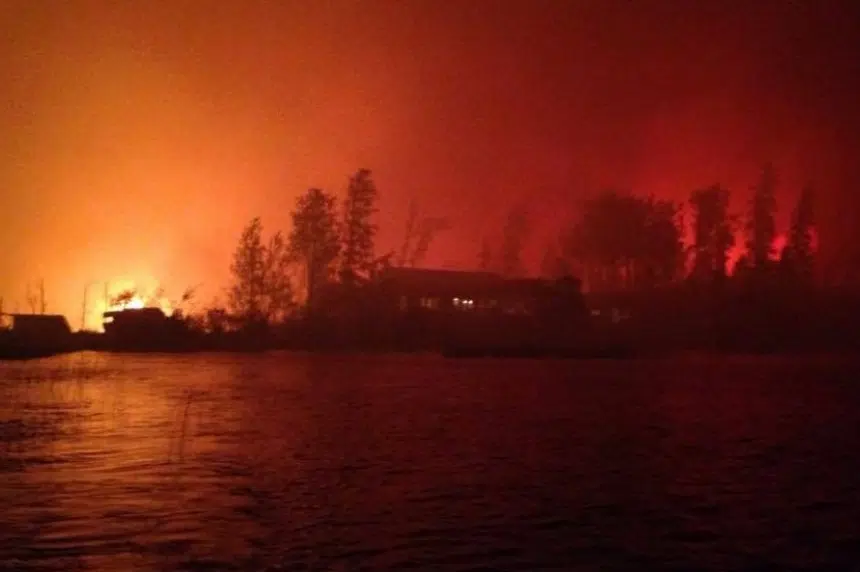 Lac La Ronge communities evacuate as fire creeps closer