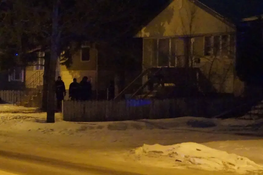 Police surround home on Saskatoon's Avenue W