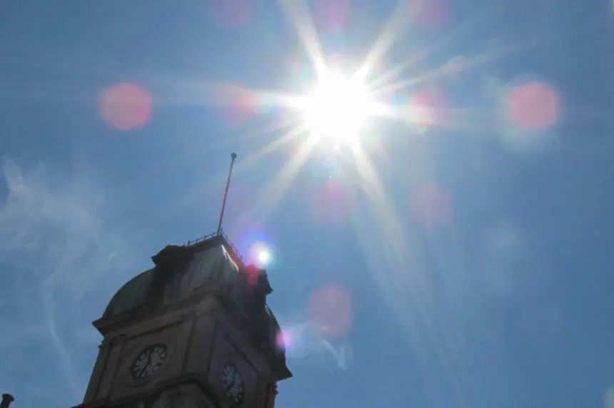 Hot week in Regina starts with record-low temperature