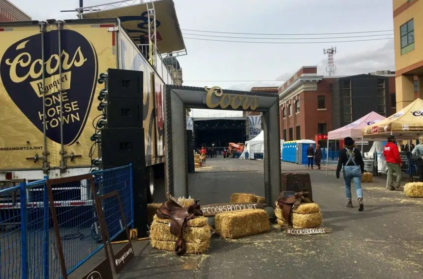 Moose Jaw brings out cowboy boots for One Horse Town concert