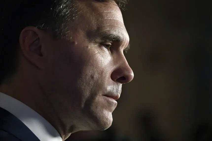 Morneau should donate shares to charity instead of selling them first: experts