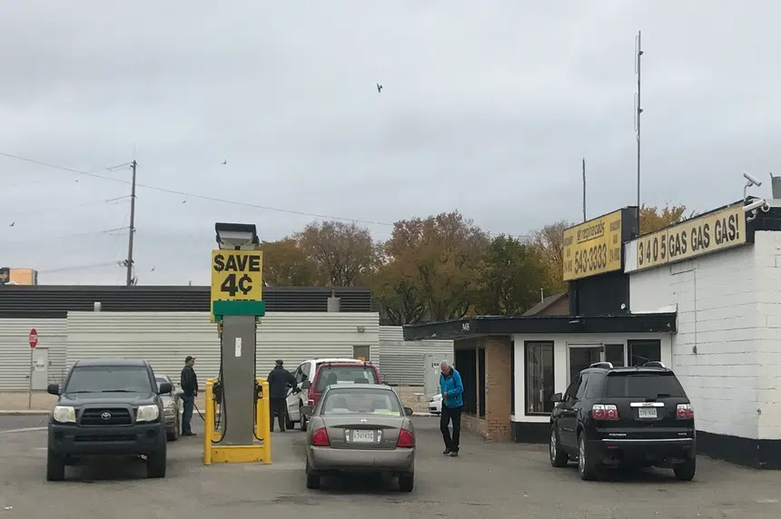 Average gas prices break dollar mark in Regina, Saskatoon 