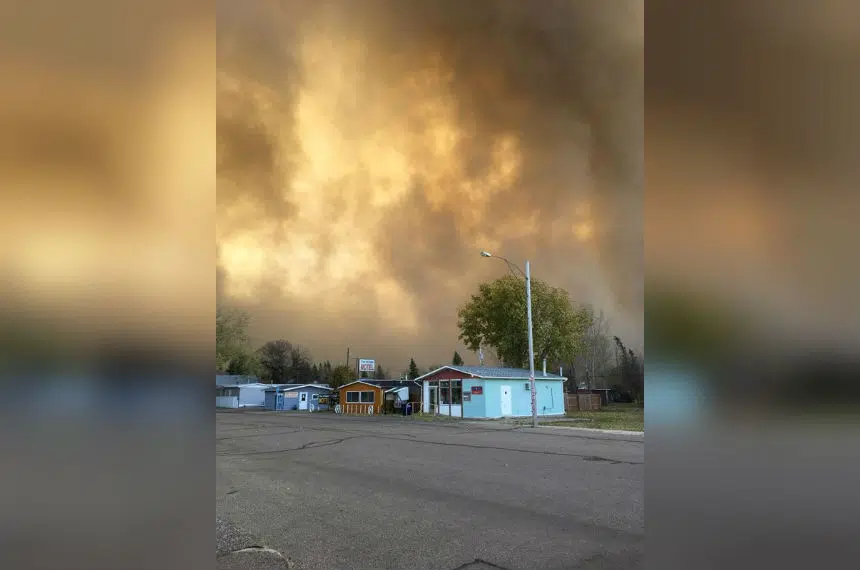 Sask. wildfire evacuees travel to Kindersley for safety