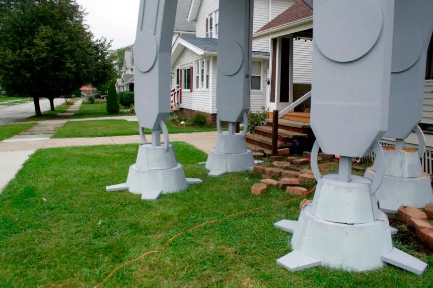 2-story ‘Star Wars’ replica in yard for Halloween is big hit