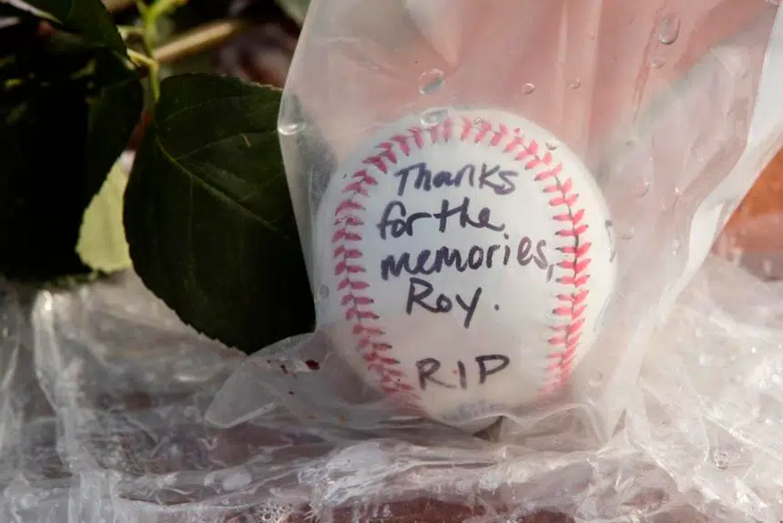 Family, friends, teammates say final goodbye to Roy Halladay