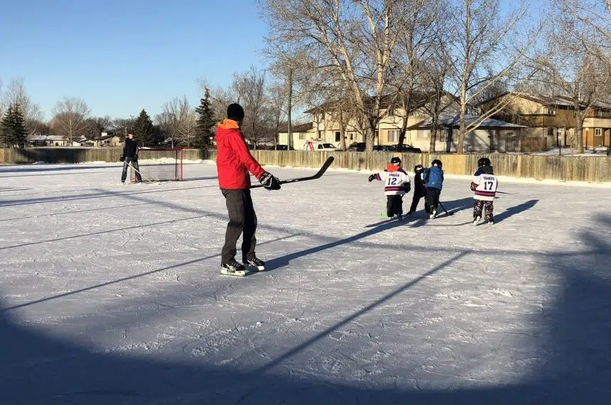 'The feeling of nostalgia:' Regina families visit outdoor rink