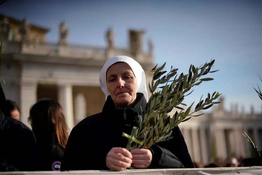 On Palm Sunday, pope urges youth to raise their voices