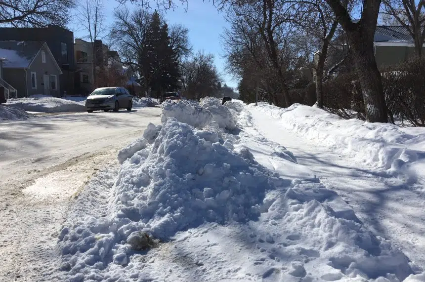 Regina snow clearing helped by warmer temperatures