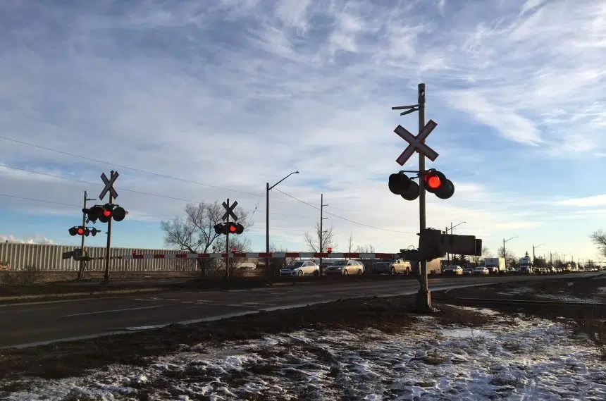 No train: drivers stuck at rail crossing for over an hour