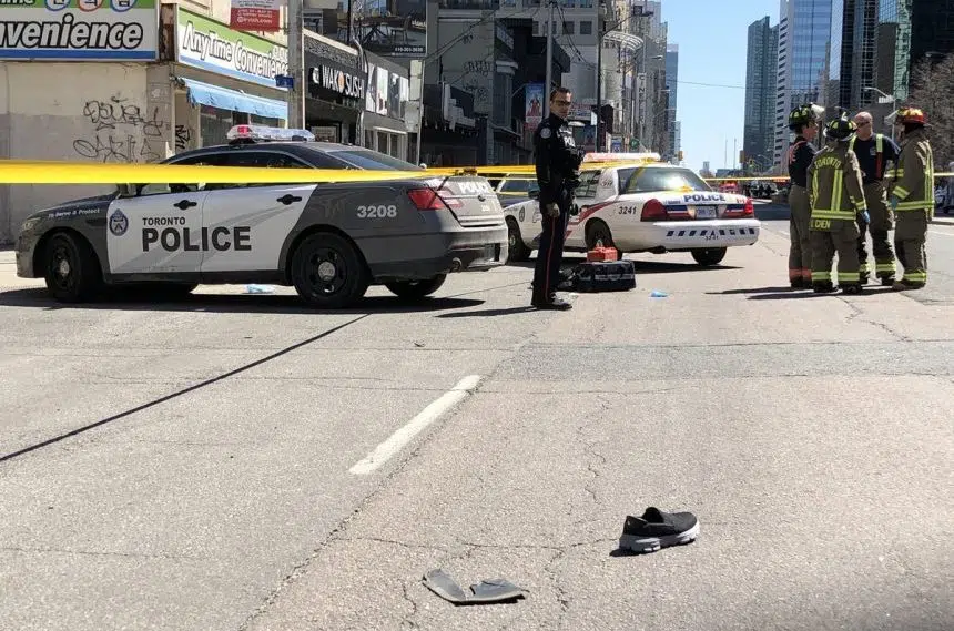 10 dead, 15 injured after van strikes pedestrians in Toronto