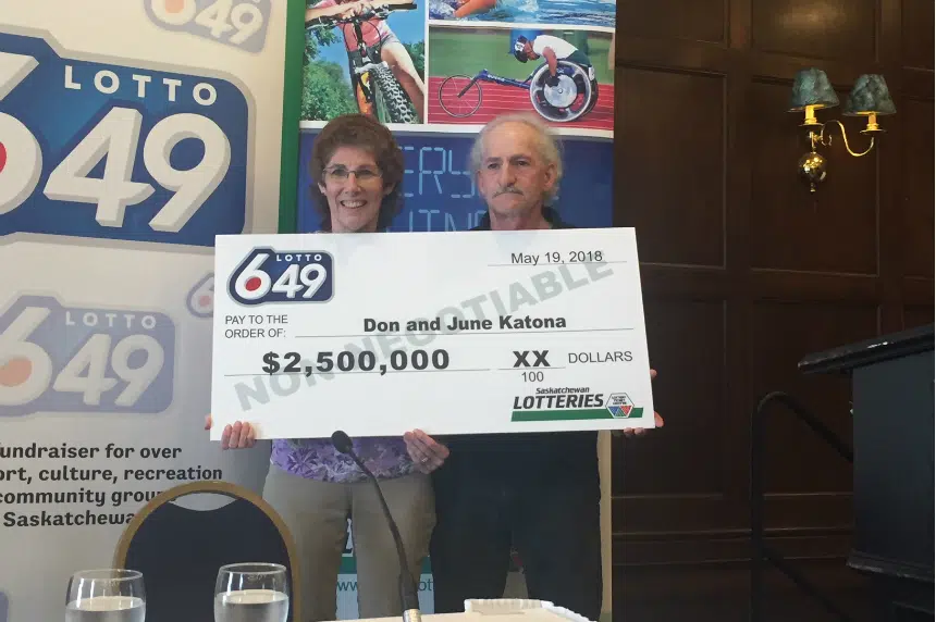 'I had to look twice:' couple wins big on Lotto 6-49